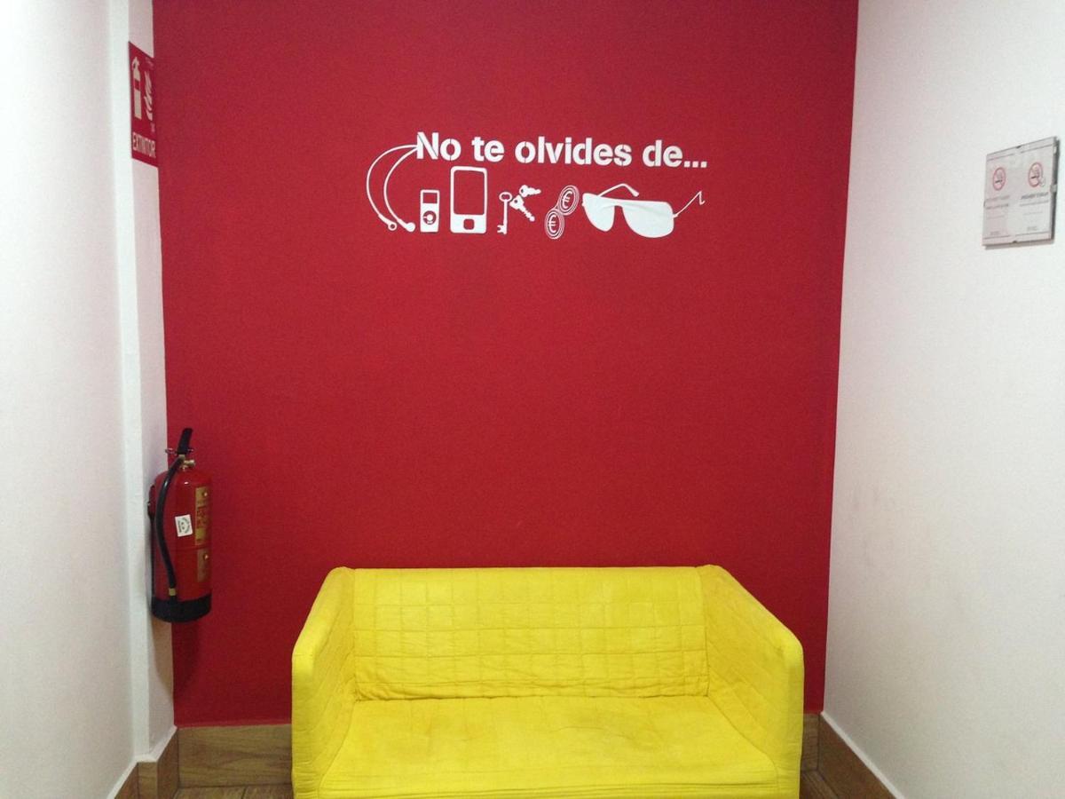 Break N Bed Hostel Barcelona Ngoại thất bức ảnh