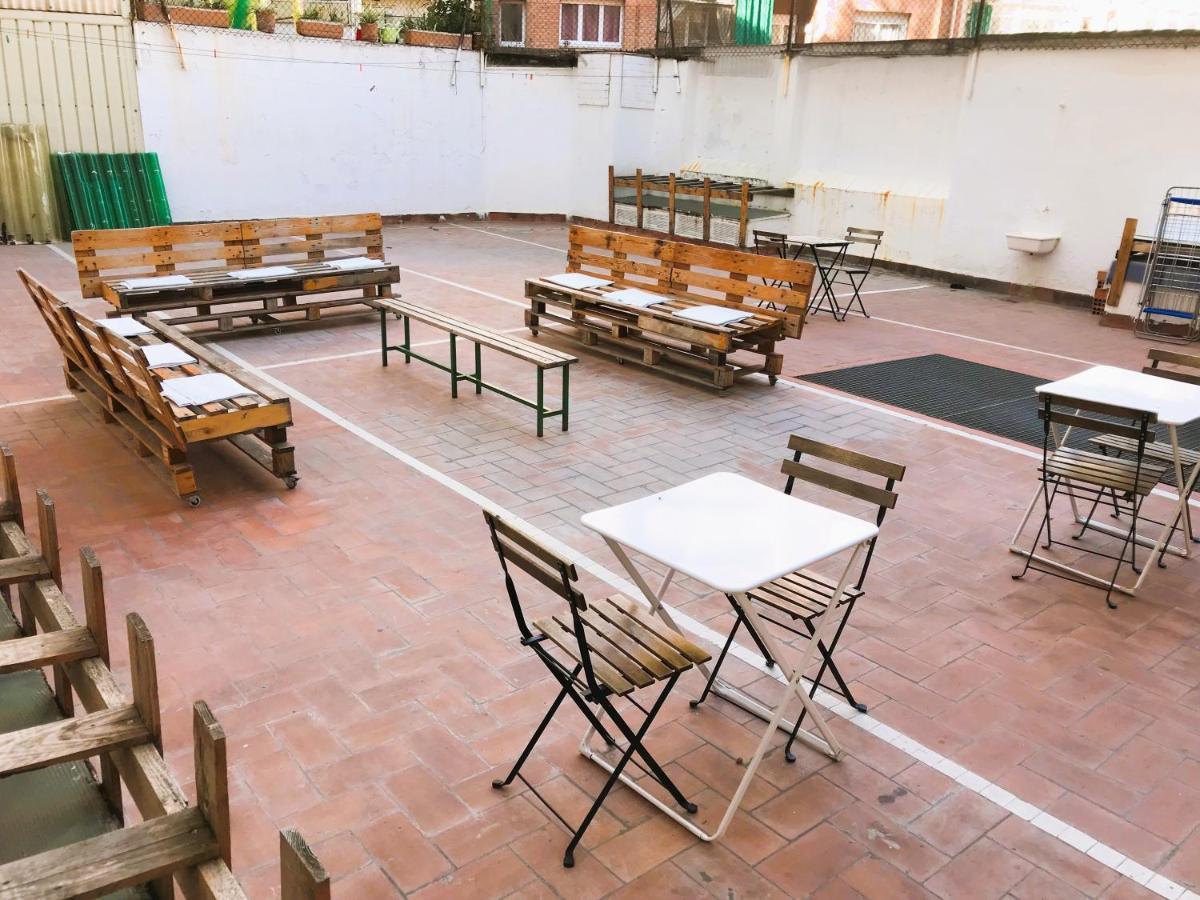 Break N Bed Hostel Barcelona Ngoại thất bức ảnh