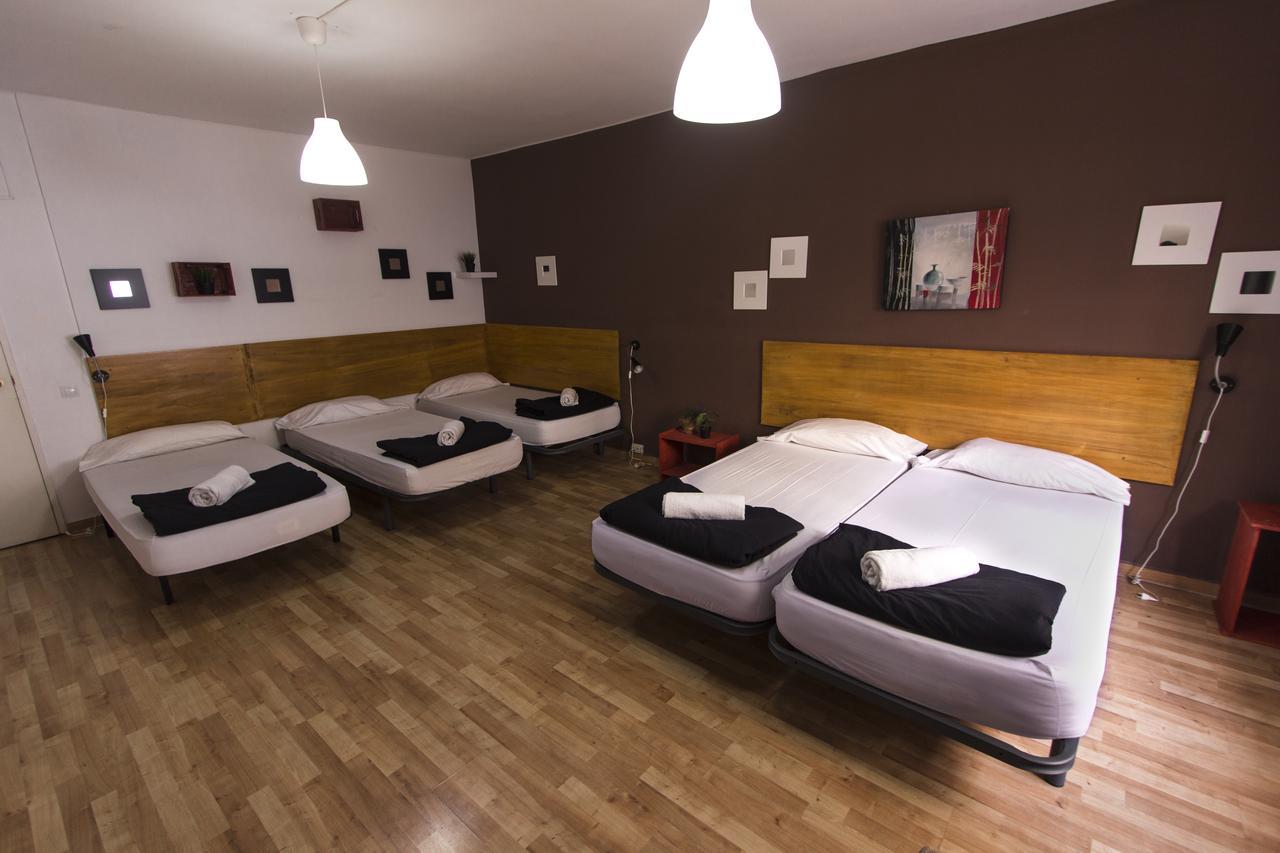 Break N Bed Hostel Barcelona Ngoại thất bức ảnh