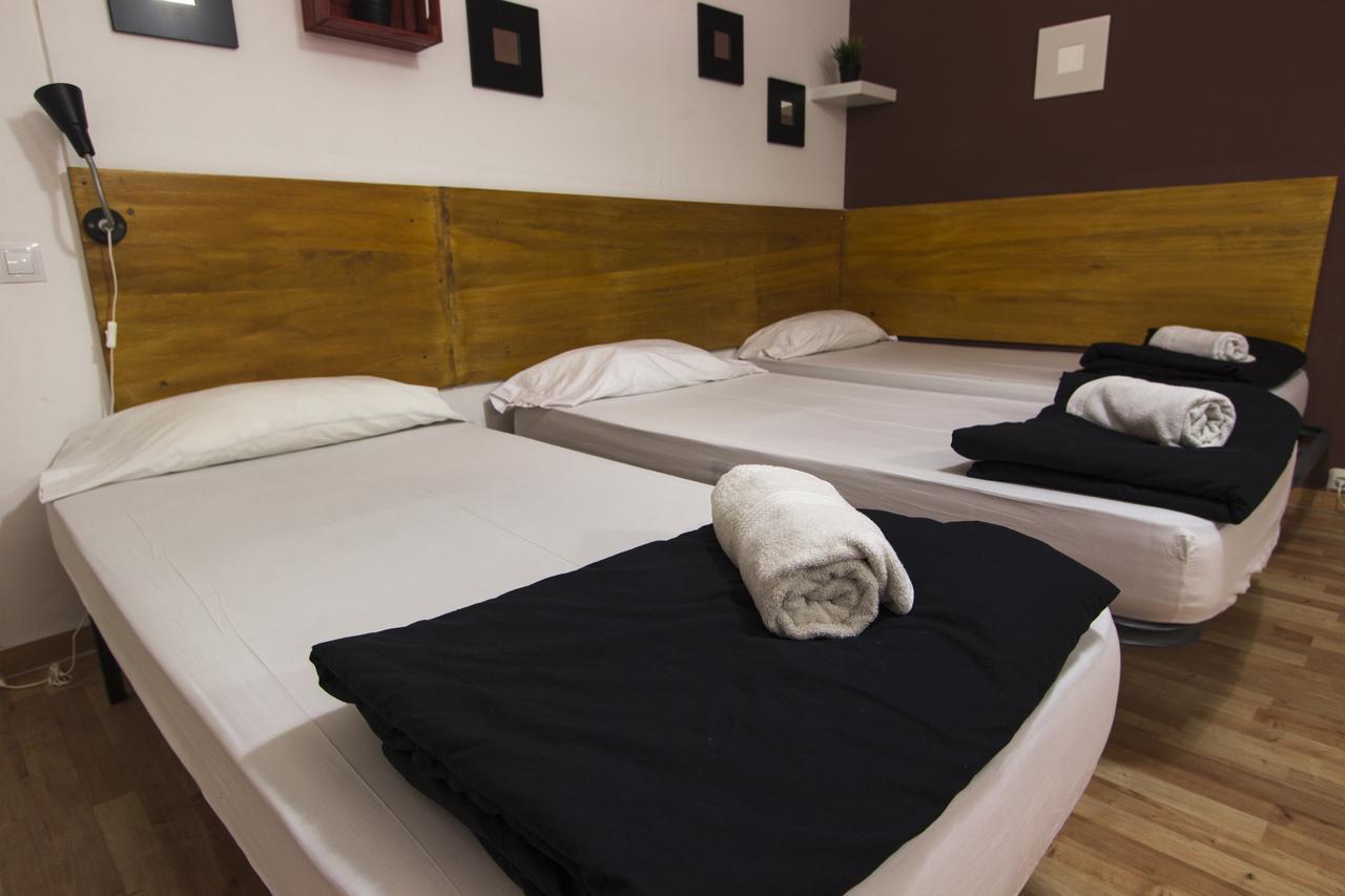 Break N Bed Hostel Barcelona Ngoại thất bức ảnh