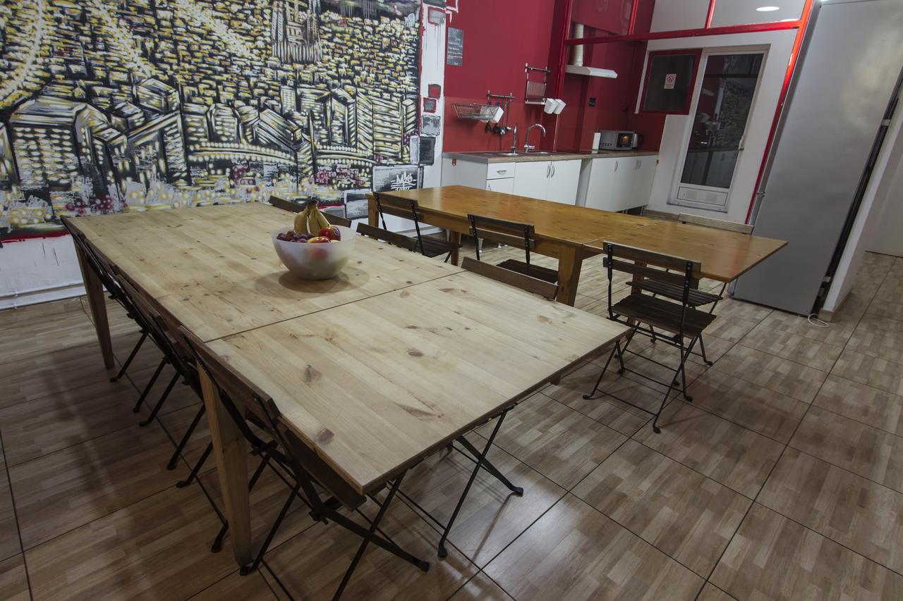 Break N Bed Hostel Barcelona Ngoại thất bức ảnh