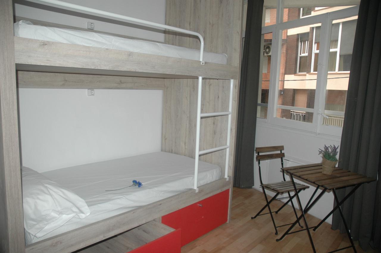 Break N Bed Hostel Barcelona Ngoại thất bức ảnh