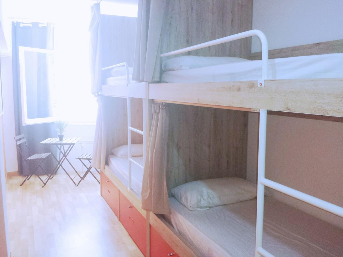 Break N Bed Hostel Barcelona Ngoại thất bức ảnh