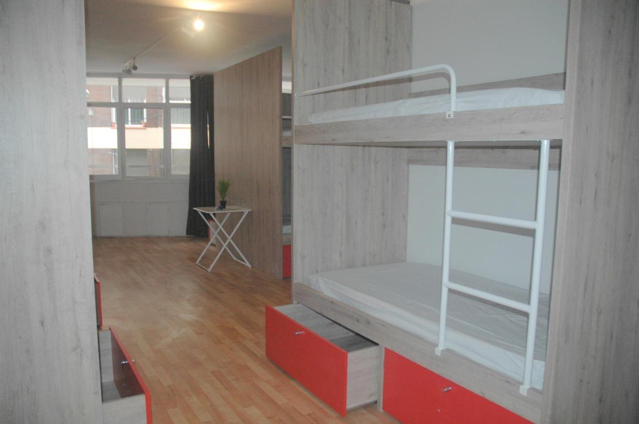 Break N Bed Hostel Barcelona Ngoại thất bức ảnh
