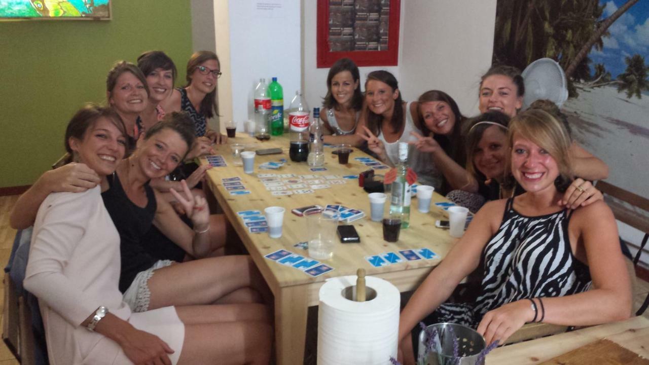 Break N Bed Hostel Barcelona Ngoại thất bức ảnh