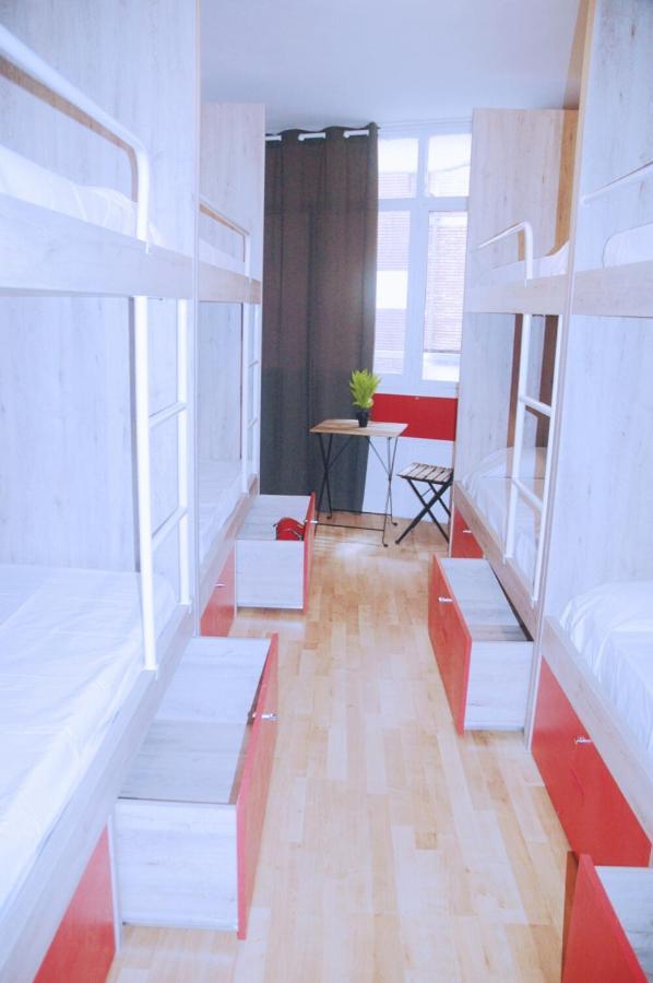 Break N Bed Hostel Barcelona Ngoại thất bức ảnh